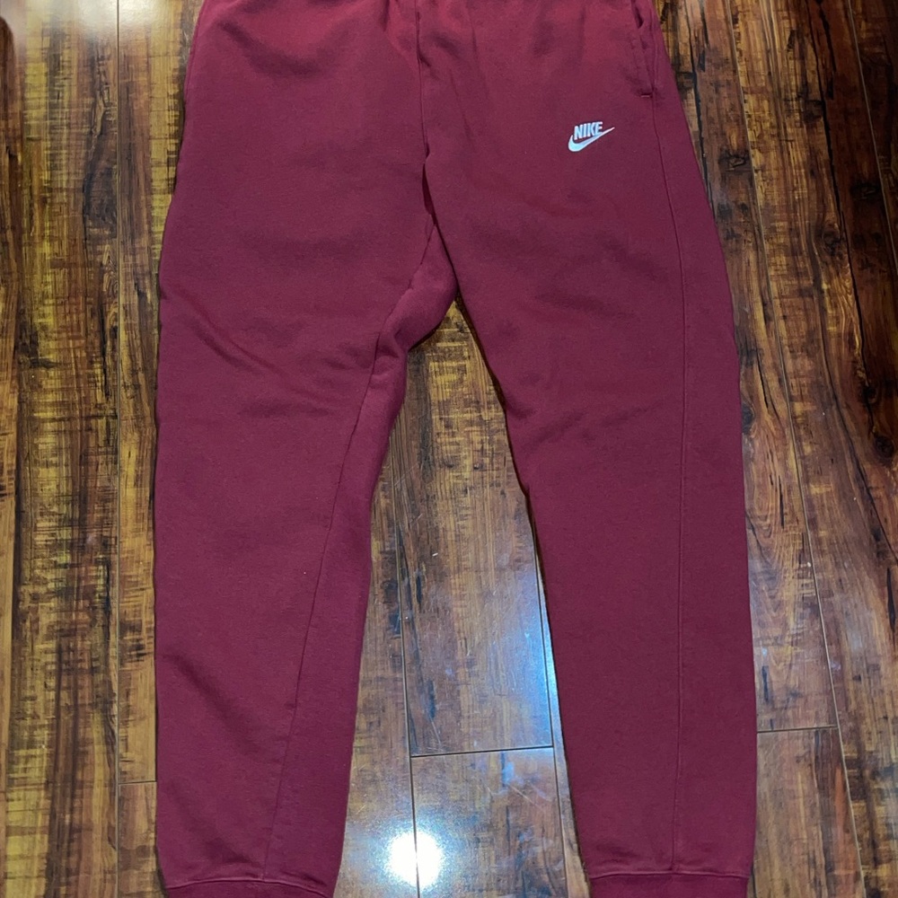 Nike men Maroon Joggers